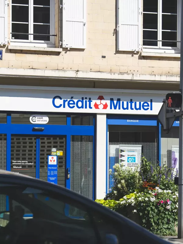 enseigne lumineuse thury harcourt crédit mutuel