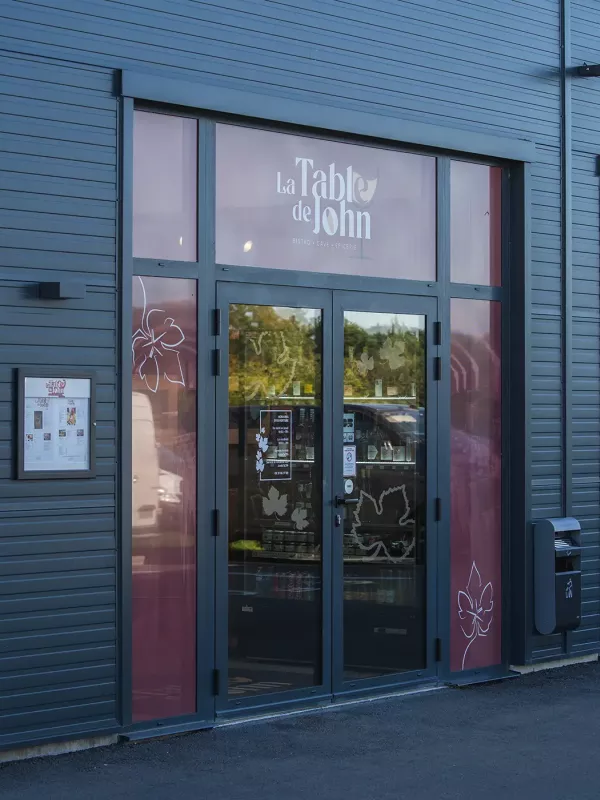 marquage vitrine la table de john saint andré sur orne